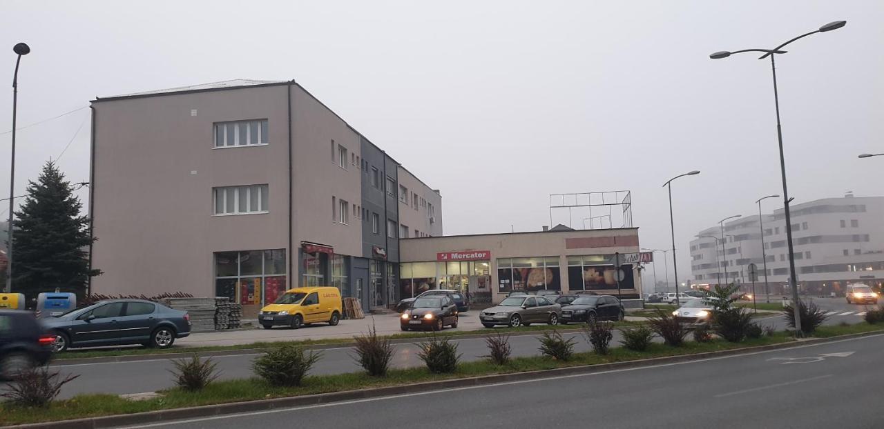 Trosoban Stan U Zenici Leilighet Zenica Eksteriør bilde