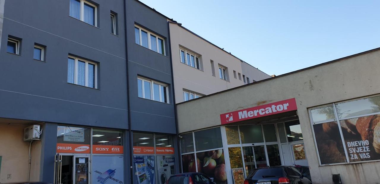 Trosoban Stan U Zenici Leilighet Zenica Eksteriør bilde